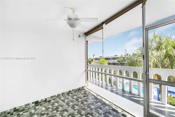 Hallandale Beach, FL 33009,201 NE 14th Ave #8C