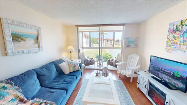 8920 Sunrise Lakes Blvd #208, Sunrise, FL 33322