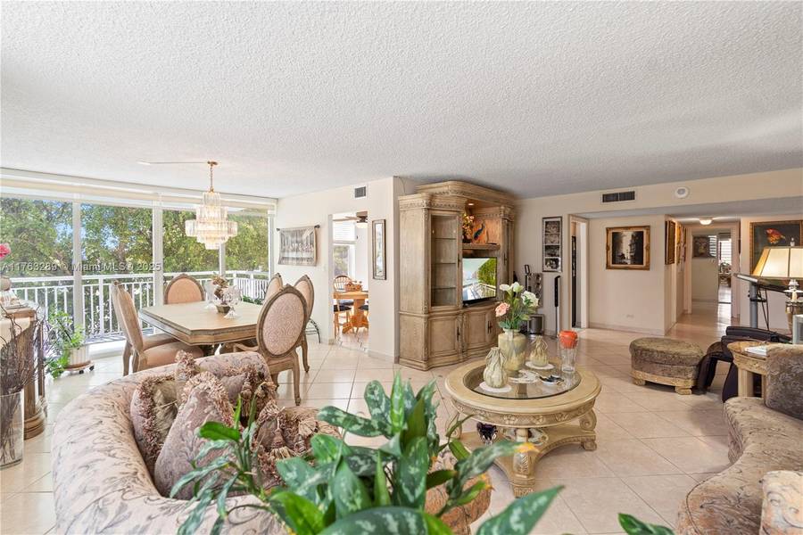 301 174th St #312, Sunny Isles Beach, FL 33160