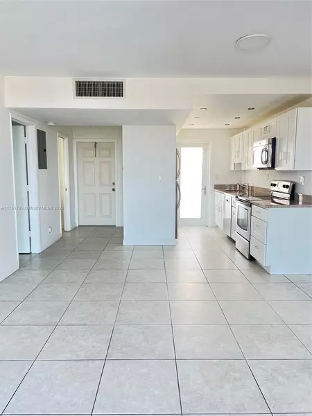 333 NE 21st Ave #306, Deerfield Beach, FL 33441