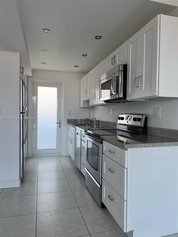 Deerfield Beach, FL 33441,333 NE 21st Ave #306