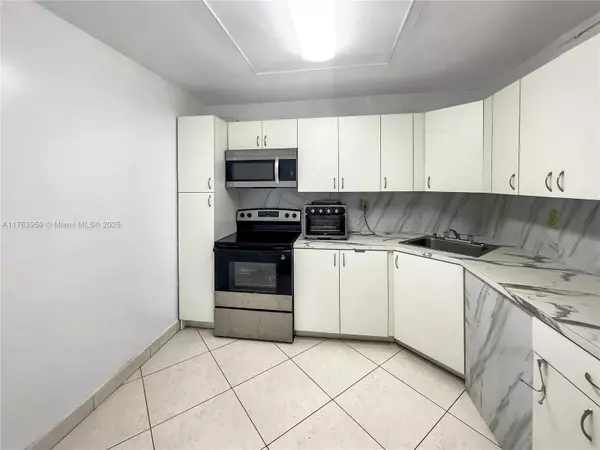 Aventura, FL 33160,2750 NE 183rd St #407