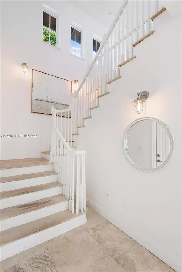 Key Biscayne, FL 33149,350 E Woodcrest
