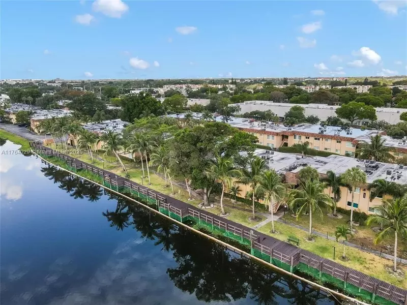 2417 NW 39th Ter #204, Lauderdale Lakes, FL 33311