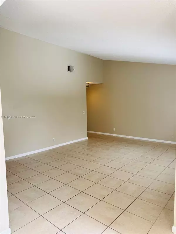 Boynton Beach, FL 33426,815 W Boynton Beach Blvd #10-205