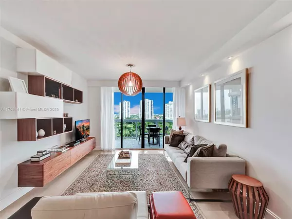 Aventura, FL 33180,20185 Country Club Dr #909