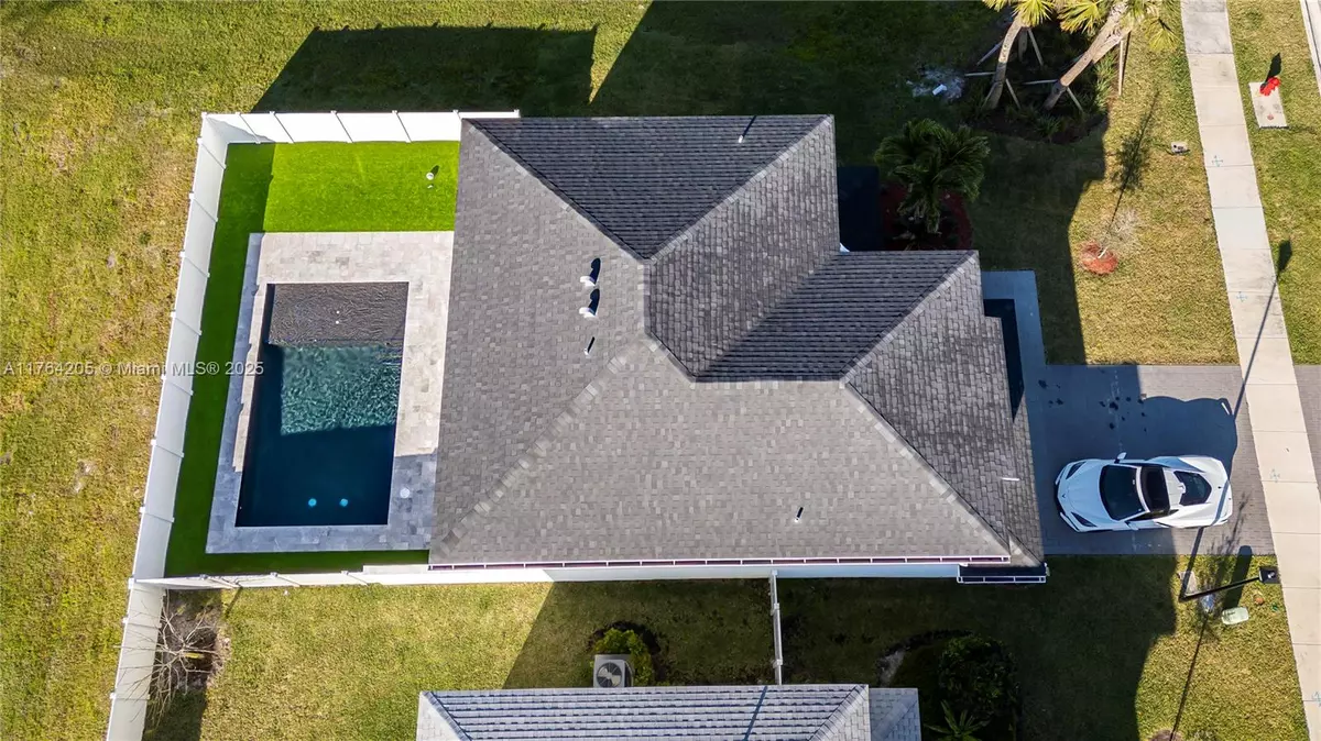 West Palm Beach, FL 33413,6388 TENOR DRIVE #0