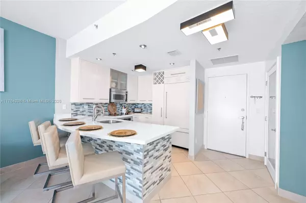 Miami Beach, FL 33141,6515 Collins Ave #601