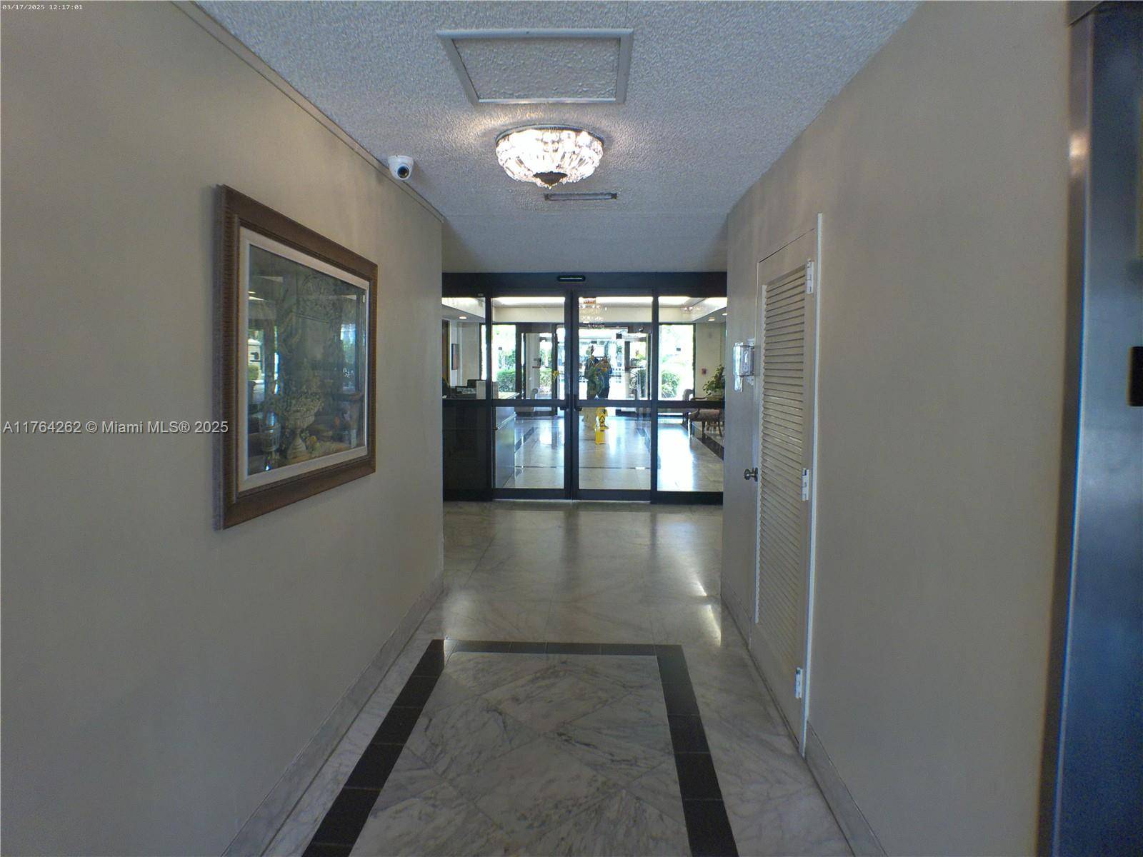Miami, FL 33179,800 NE 195th St #419