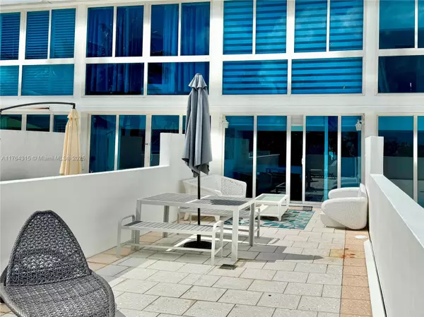 Miami Beach, FL 33140,5445 Collins Ave #TH-11