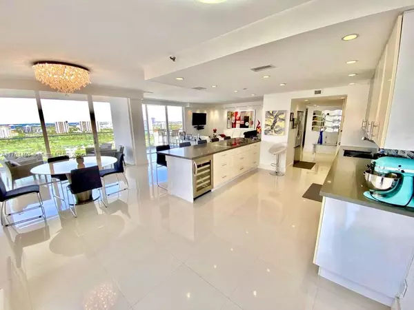 19707 Turnberry Way #27D, Aventura, FL 33180