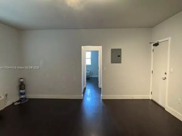 Miami Beach, FL 33141,7734 Abbott Ave #103