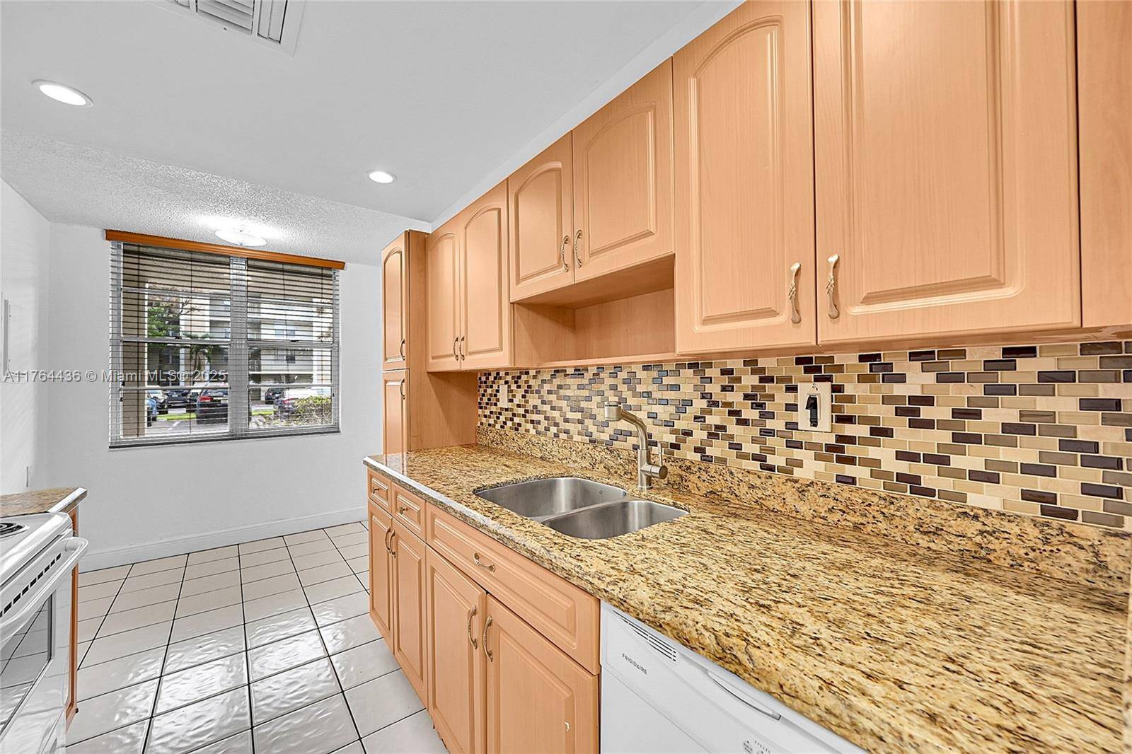 4850 NW 29th Ct #125, Lauderdale Lakes, FL 33313
