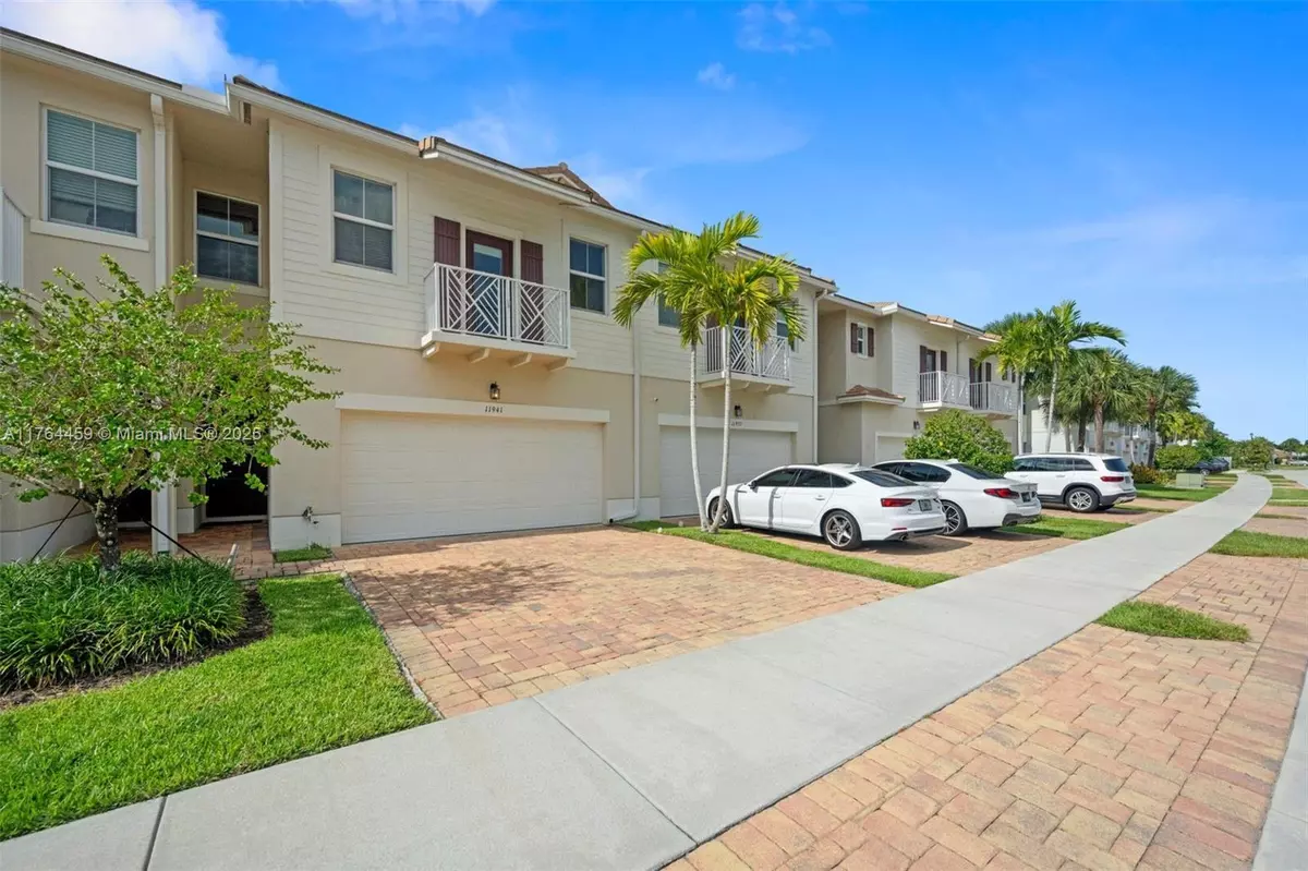 Royal Palm Beach, FL 33411,11941 Park Central #11941