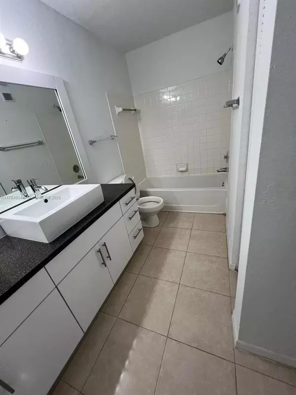 Margate, FL 33063,3430 N Pinewalk Dr N #636