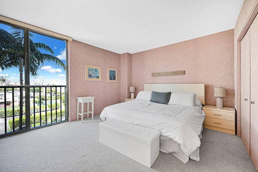 Aventura, FL 33180,19707 Turnberry Way #5D