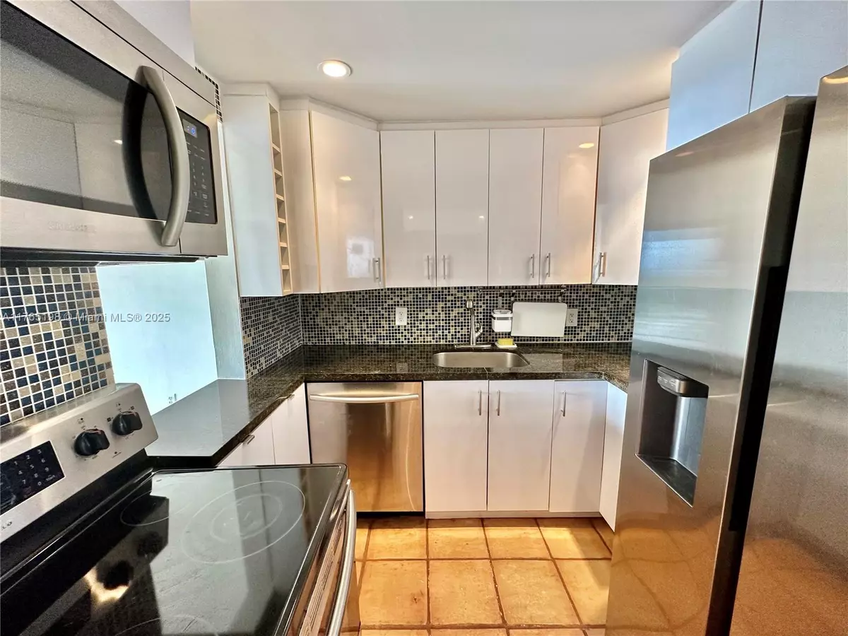 North Miami, FL 33181,2350 NE 135th St #1101