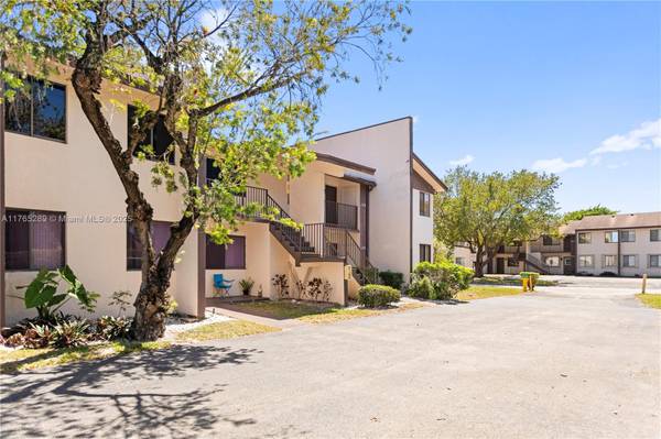 174 W Laurel Dr #1104, Margate, FL 33063