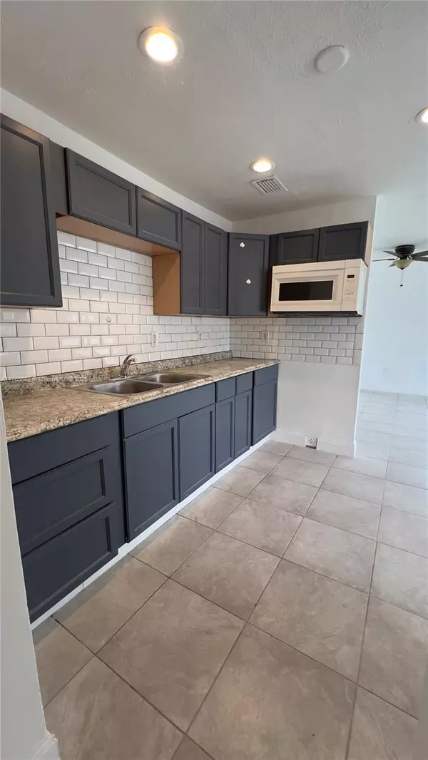Fort Pierce, FL 34950,607 N 19th St