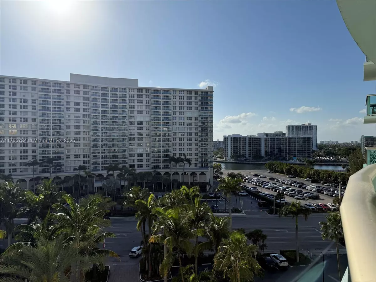 Hollywood, FL 33019,3801 S Ocean Dr #8T