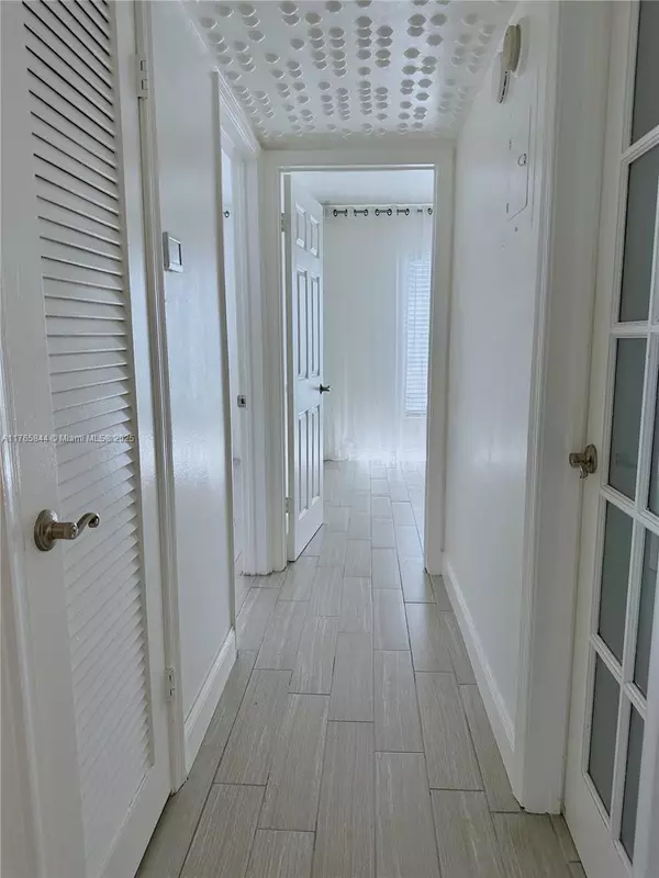 Fort Lauderdale, FL 33308,2201 NE 66th St #1301