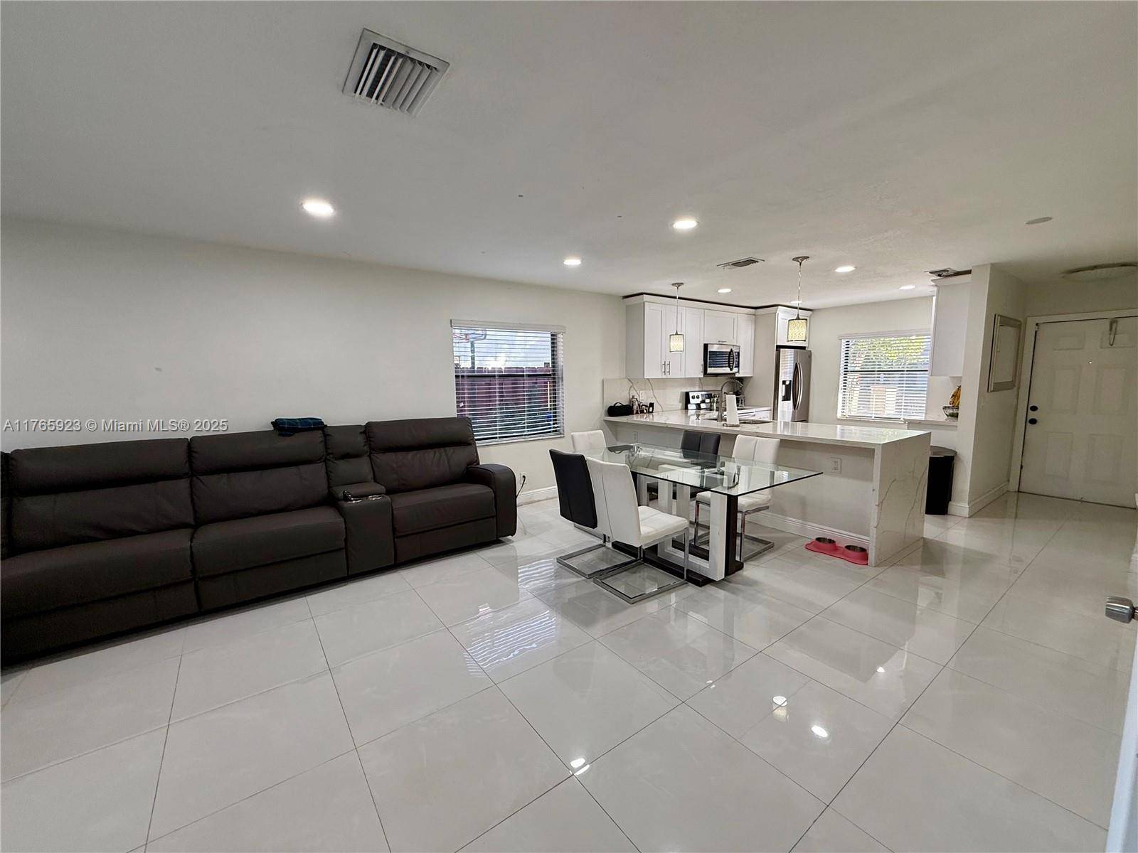 Pembroke Pines, FL 33026,10449 NW 6th St