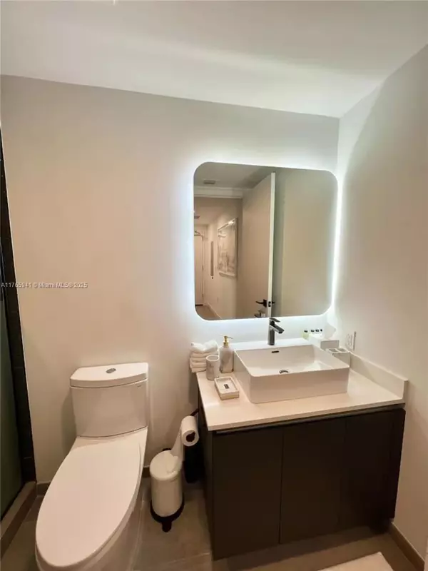 Miami, FL 33132,227 NE 2nd St #1710