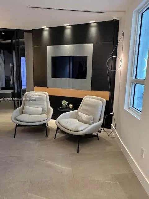 Miami, FL 33131,701 Brickell Key Blvd #CU-4