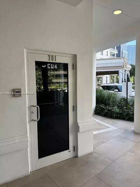 Miami, FL 33131,701 Brickell Key Blvd #CU-4