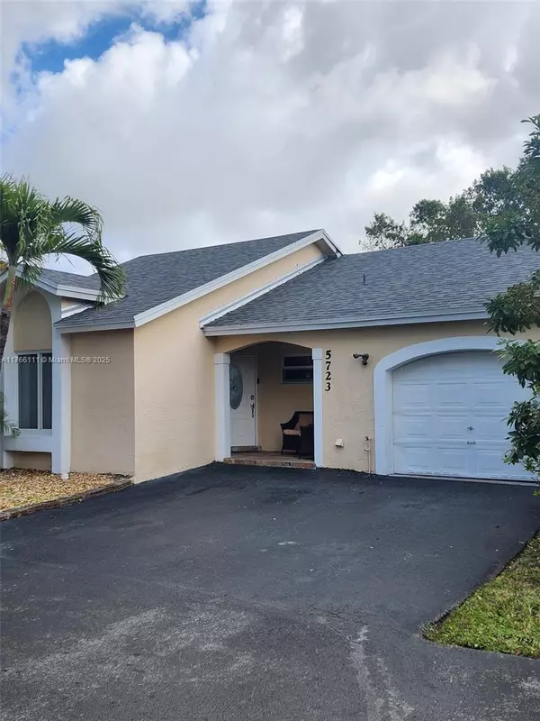 5723 NW 100th Ct, Doral, FL 33178