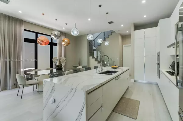 Doral, FL 33166,8262 NW 46th St