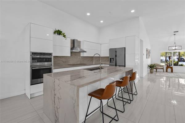 Weston, FL 33326,710 Lake Blvd