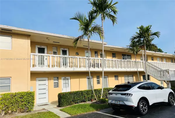 2214 NE 1st Way #102, Boynton Beach, FL 33435