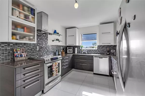 Aventura, FL 33160,2780 NE 183rd St #401