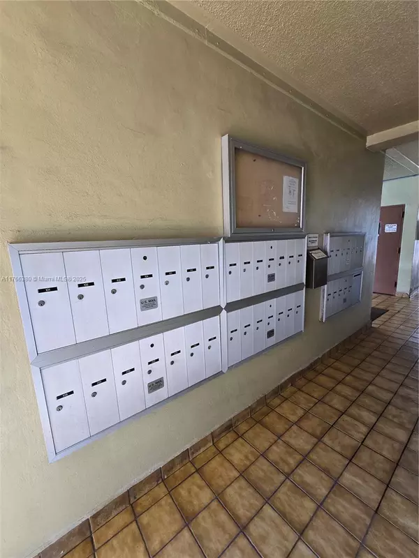 Hallandale Beach, FL 33009,218 NE 12th Ave #502