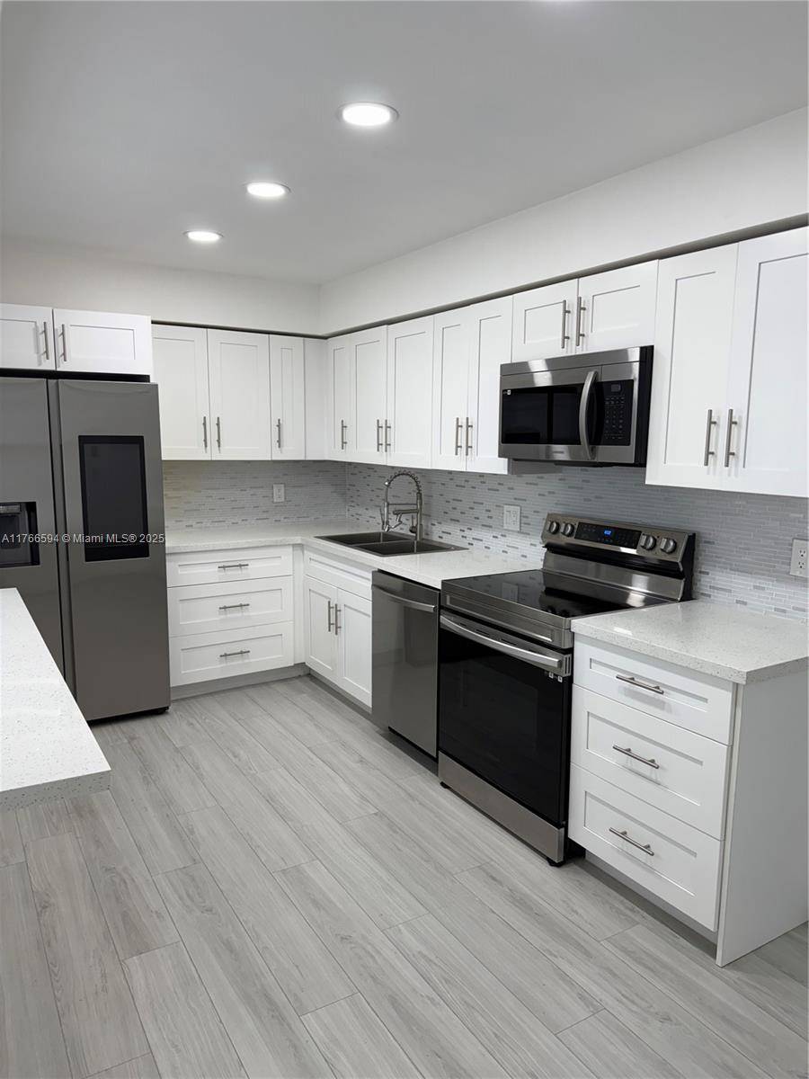 Pompano Beach, FL 33069,804 Cypress Blvd #407
