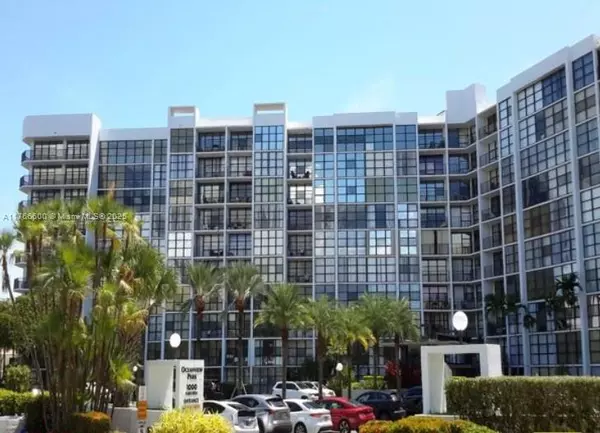 Hallandale Beach, FL 33009,1000 Parkview Dr #304