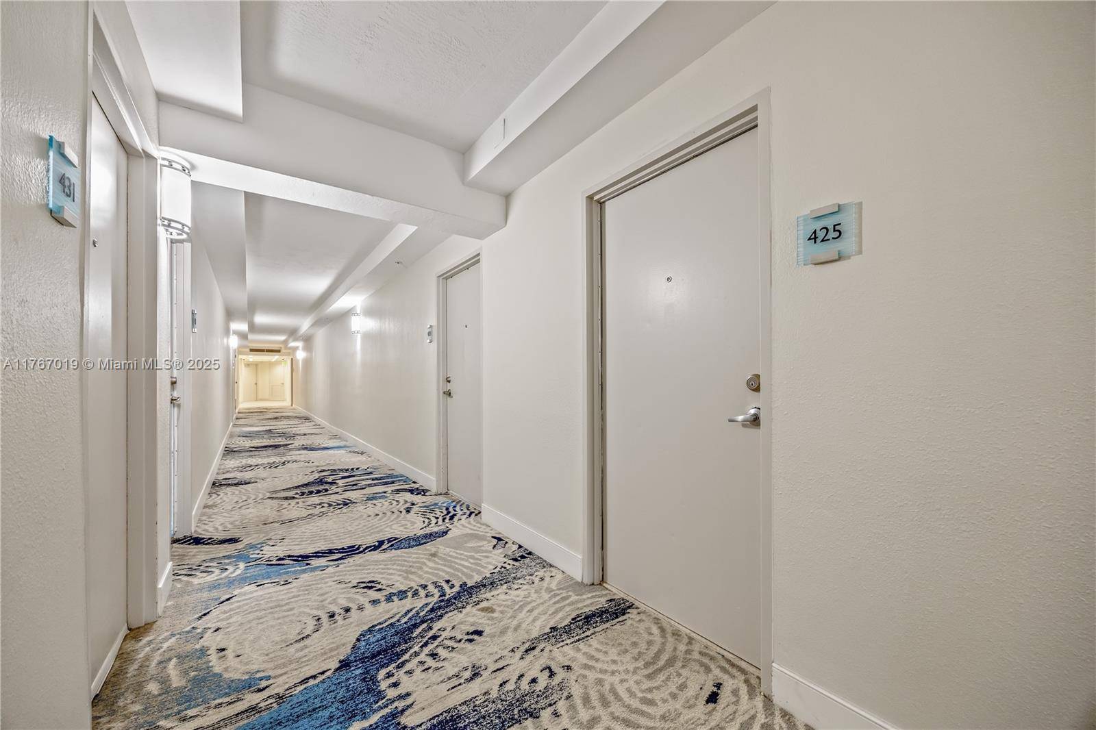 Hollywood, FL 33019,3001 S Ocean Dr #425
