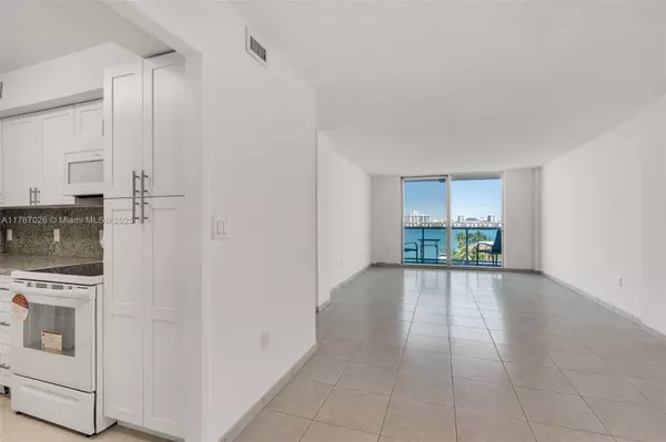 North Miami Beach, FL 33160,2841 NE 163rd St #805