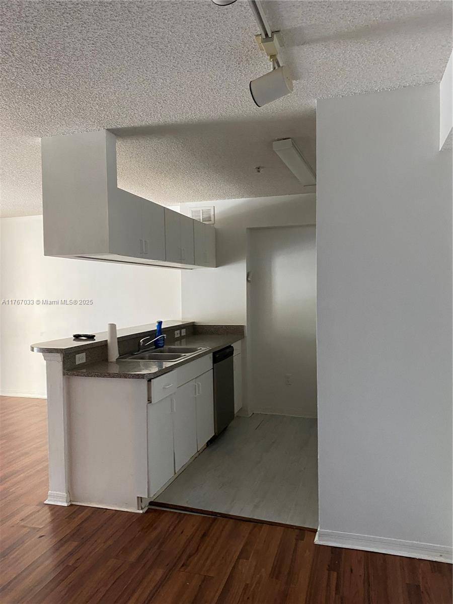 Hollywood, FL 33021,460 S Park Rd #6-304