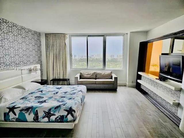 Miami Beach, FL 33139,1100 West Ave #1515
