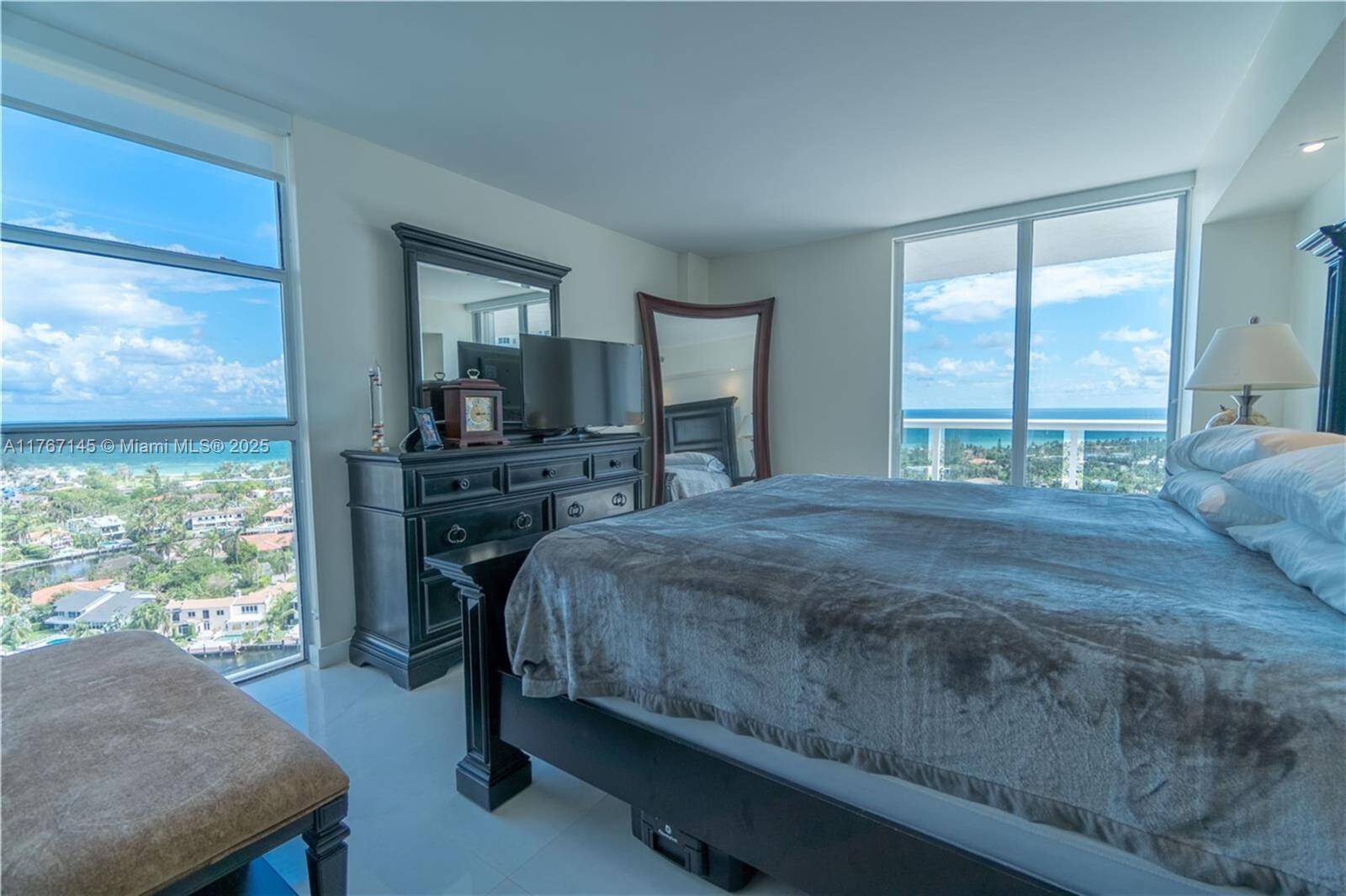Aventura, FL 33180,20515 E Country Club Dr #2244