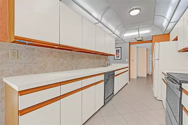 Hollywood, FL 33020,1470 Sheridan St #22C