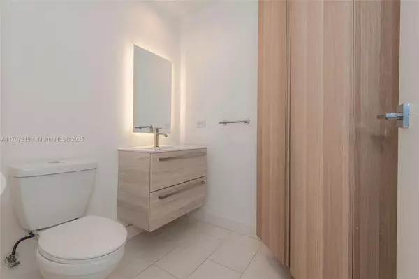 Miami, FL 33131,801 Brickell Key Blvd #908