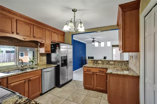 Pembroke Pines, FL 33024,8821 NW 11th St