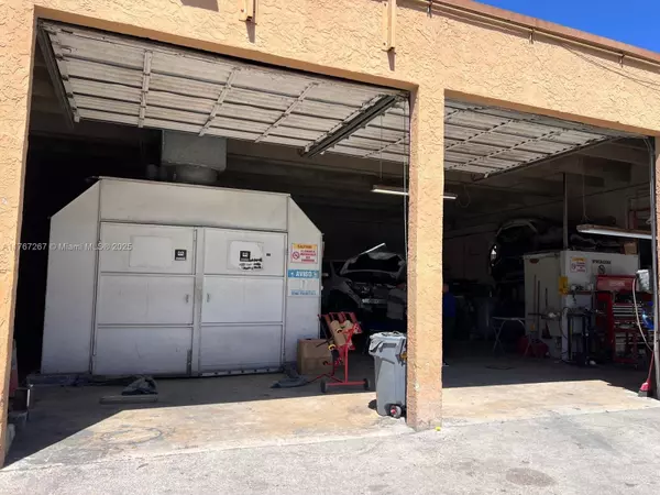 Hialeah, FL 33014,Body Shop Business For Sale