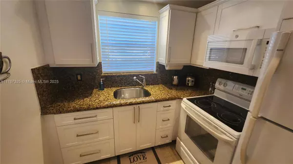 120 Lyndhurst F #120, Deerfield Beach, FL 33442