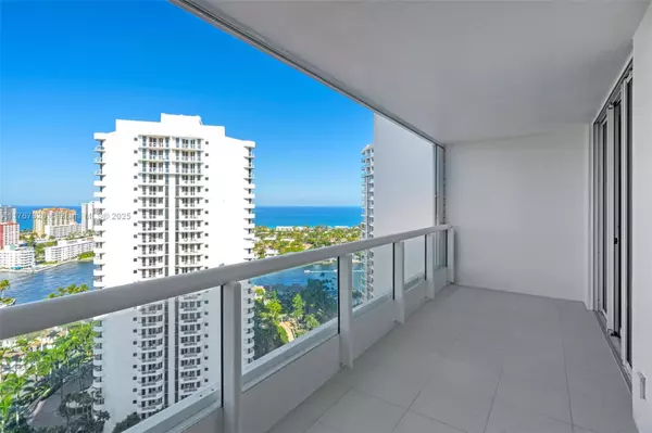 Aventura, FL 33180,21205 Yacht Club Dr #2605