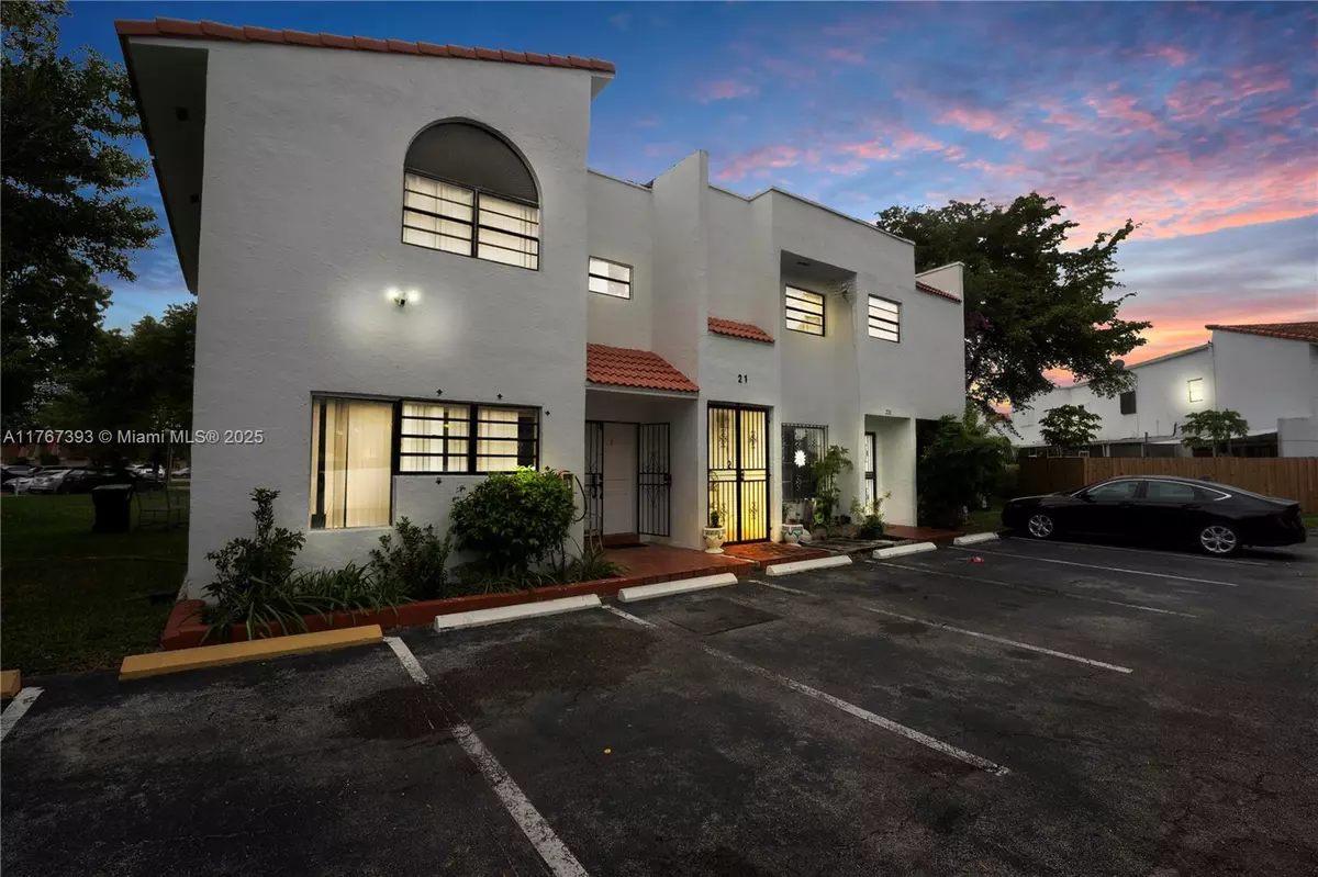Miami, FL 33172,221 NW 109th Ave #3-221