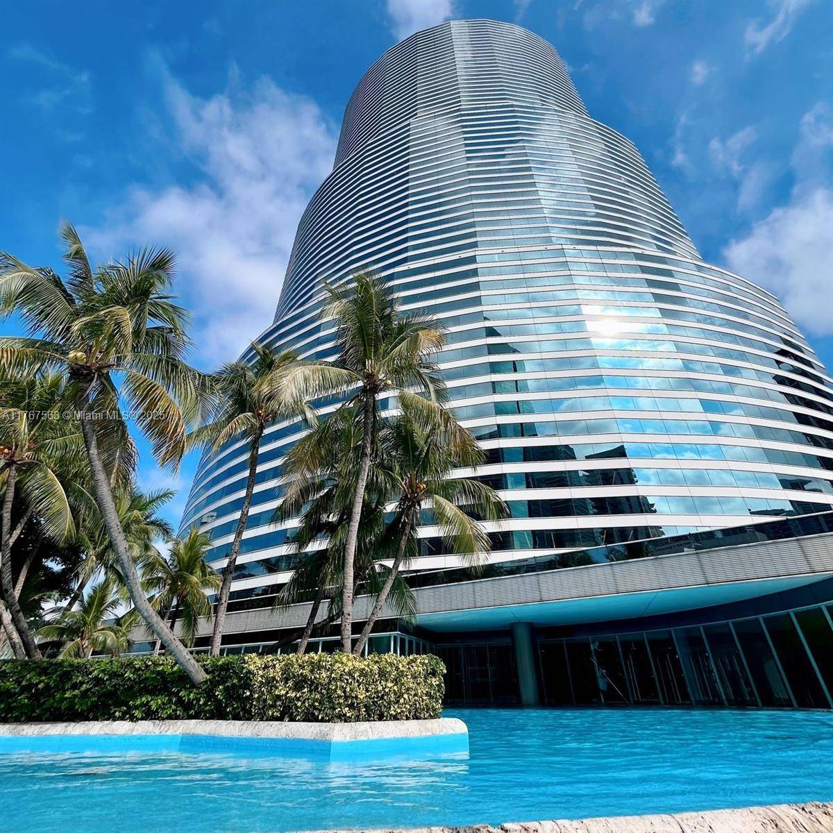 100 SE 2 ST #2000, Miami, FL 33131